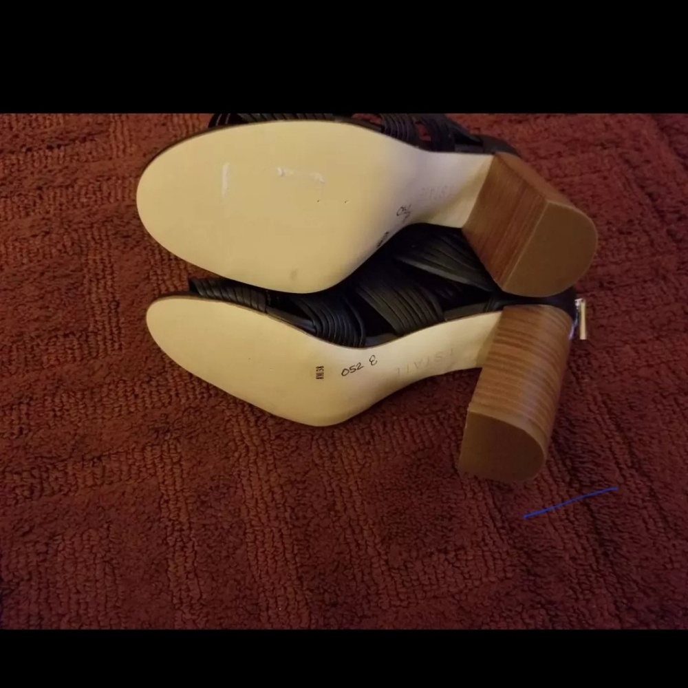 Leather heels - Picture 2 of 3